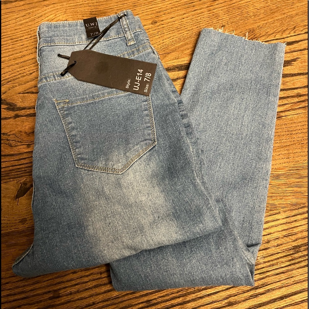 Brand New Woman’s Jeans Size 7/8!!
